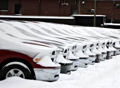 Camionetas Dodge Ram, fabricadas por Chrysler, en una explanada de Detroit.