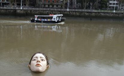 Campaña ‘Bihar, elegir el mañana’ de LLYC para BBK, en la ría de Bilbao.