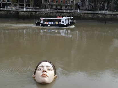 Campaña ‘Bihar, elegir el mañana’ de LLYC para BBK, en la ría de Bilbao.