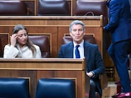 El presidente del PP, Alberto Núñez Feijóo, y la portavoz parlamentaria del partido, Ester Muñoz, este martes.