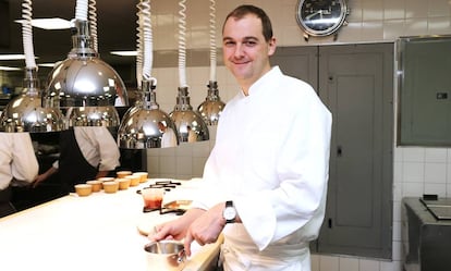 Daniel Humm en la cocina del Eleven Madison Park, en Nueva York.