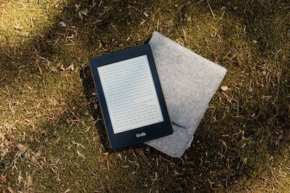 El Kindle Paperwhite, el modelo de eReader más popular de Amazon, se encuentra con una rebaja del 23%.