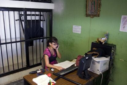 Marisol Valles, en su oficina de la policía municipal del pueblo mexicano de Práxedis G. Guerrero.