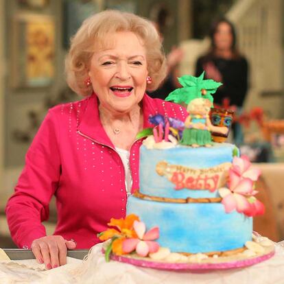 Betty White celebrando su 93 cumpleaños.