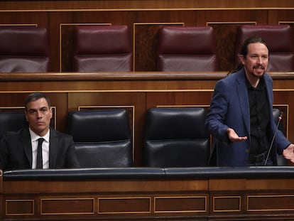 El vicepresidente Pablo Iglesias, al lado del presidente, este miércoles en el Congreso.