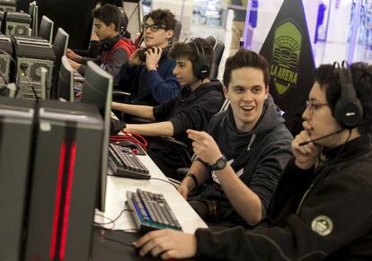 El equipo de 'League of Legends' del Colegio La Presentación entrena en el centro de alto rendimiento de La Vaguada.