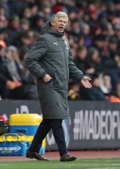 El entrenador del Arsenal, Arsène Wegner, durante un partido.