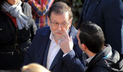 Mariano Rajoy vota en el colegio Santa Bernardette de Aravaca, en Madrid.