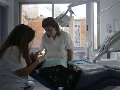 Un paciente en el dentista.