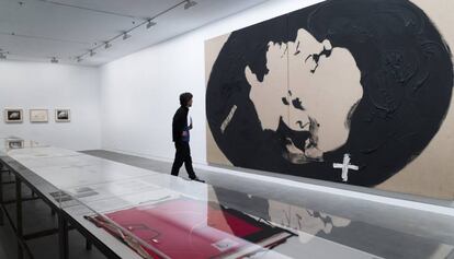 'Homenatge a Wagner', de Tàpies (1969), a la sala on s'exposen els seus projectes operístics fallits.