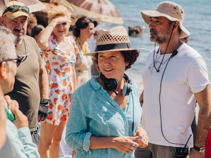 Icíar Bollain, durante el rodaje en Benicàssim de 'La boda de Rosa'.