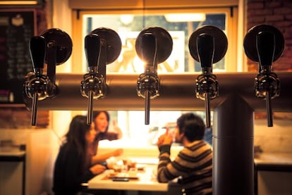 En este restaurante puedes pedir la cerveza de grifo para llevar.