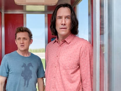 Alex Winter e Keanu Reeves em 'Bill e Ted: encare a música'.