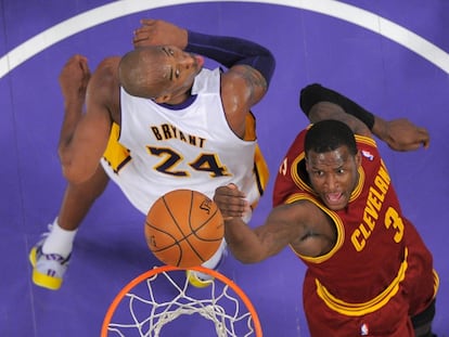 CDion Waiters, de los Cavaliers, se dispone a anotar ante Kobe.