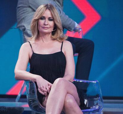 Olvido Hormigos fotografiada en un plató de televisión en 2017, cuando tras el escándalo se convirtió en un personaje habitual de la cadena Telecinco.