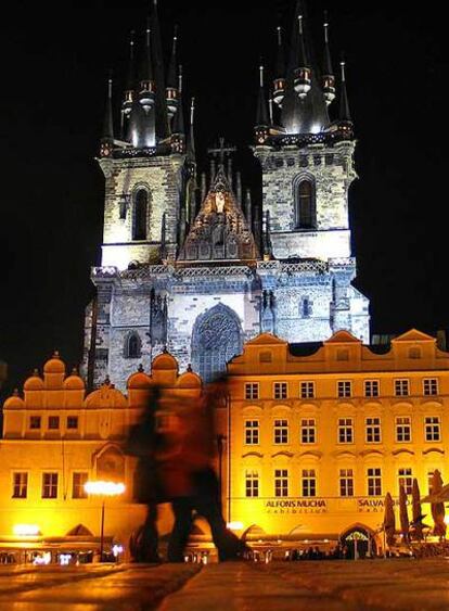 Las imponentes torres de la iglesia de Santa María de Tyn, en la Ciudad Vieja, un icono de Praga.