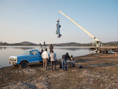 Gonzalo Lebrija – standing on the back of the pickup truck in the foreground – supervises the free fall of the Ford F-100, on April 23, 2024.