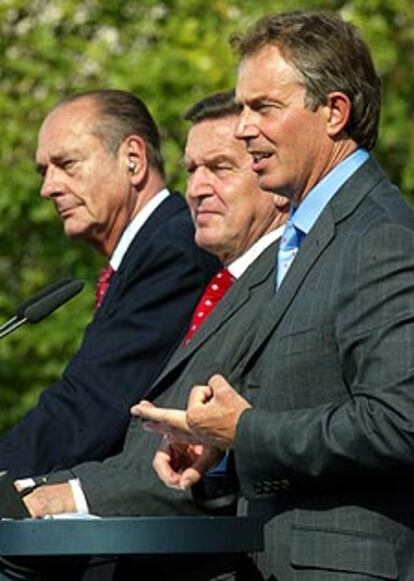 Blair, Schröder y Chirac, en la cumbre del sábado en Berlín.