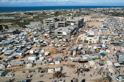 Campamentos improvisados por los palestinos desplazados en Rafah, en el sur de la Franja, el sábado.