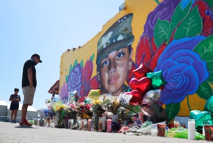 Un mural con el rostro de la soldado asesinada Vanessa Guillén, en Fort Worth (Texas).