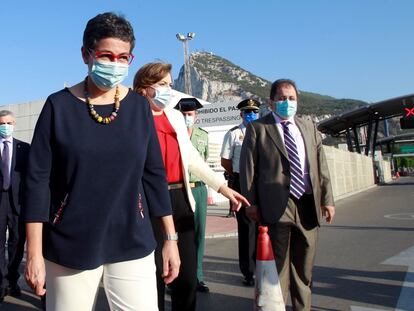 La ministra de Asuntos Exteriores, Arancha González Laya, ante el paso fronterizo de Gibraltar en julio pasado.
