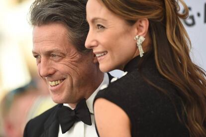 Hugh Grant y Anna Eberstein, en una entrega de premios en enero de 2019 en California.