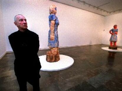 Georg Baselitz, ayer, junto a sus obras <I>La madre de la Guirnalda</i> y <i>La hermana de Mondrián.</i>