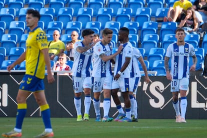 Los jugadores del Leganés celebran su primer gol contra la UD Las Palmas.