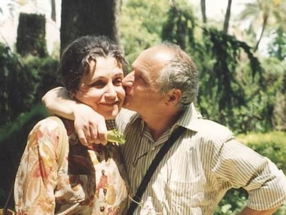 La difunta esposa de Antonio López, María Moreno, junto al pintor en 1994.
