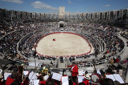 Una corrida de toros en el anfiteatro de Arlés.