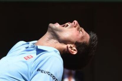 Djokovic, durante su partido con Gulbis.