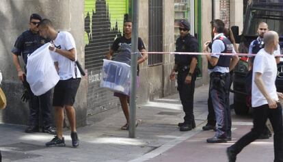 Los Mossos d'Esquadra desalojan a los okupas en el Raval.