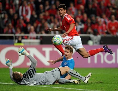 Nelson Oliveira, marca, en el minuto 90, el segundo gol del Benfica ante el Zenit (2-0).