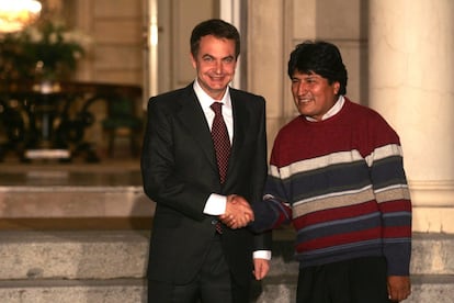 En su primer viaje a España como presidente electo en 2006, el entonces presidente del gobierno, José Luis Rodríguez Zapatero, le recibió en el Palacio de la Moncloa. Zapatero ha sido un defensor de su gobierno y ha expresado su apoyo a la reelección de Morales.