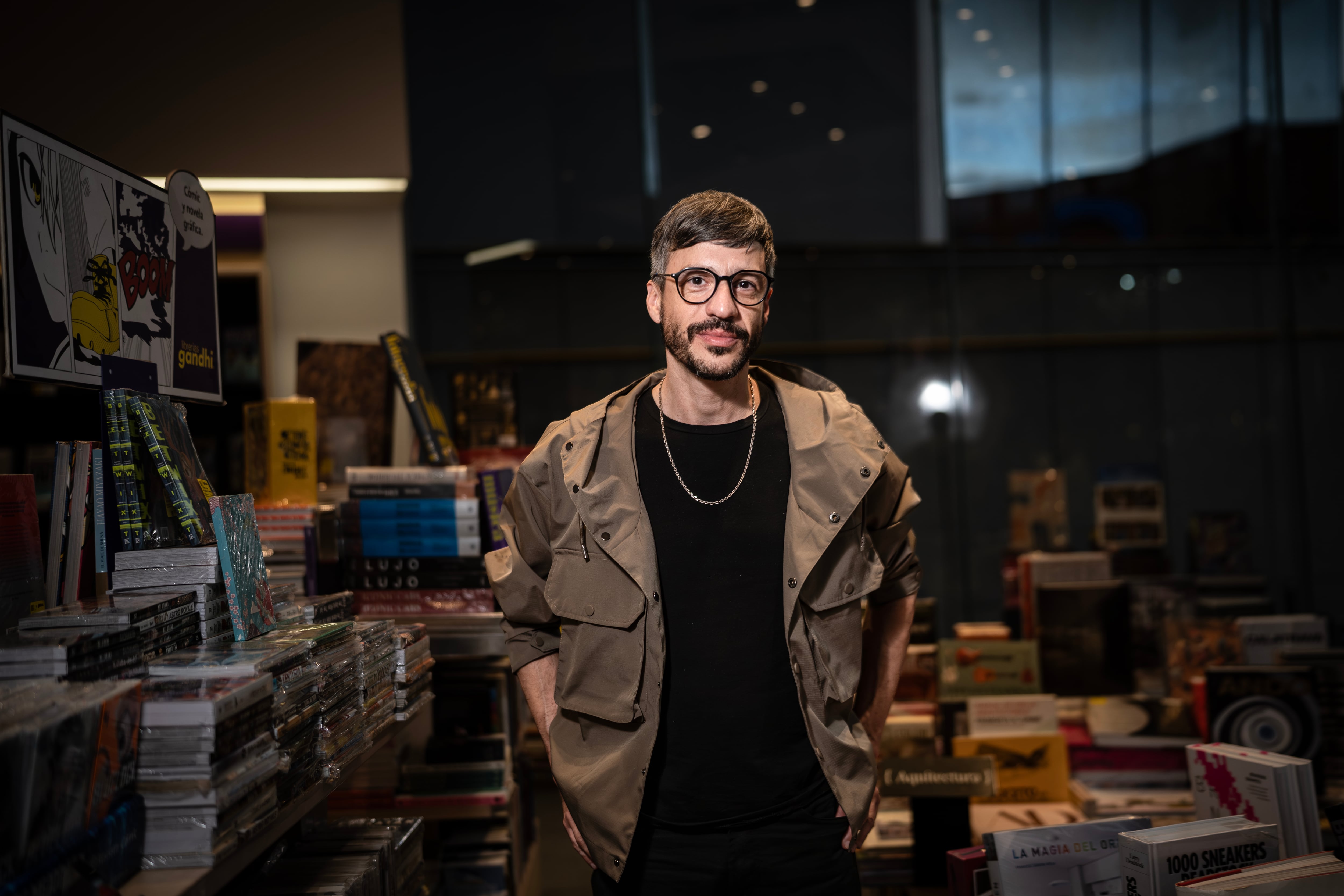 Diez años después vuelve ‘Electrónica’, la novela de Enzo Maqueira que retrató a toda una generación en la Argentina de los 90