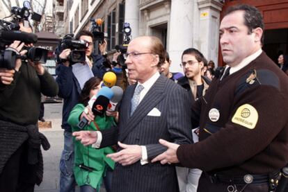 El empresario José María Ruiz-Mateos, ayer a la salida de los juzgados de Palma de Mallorca.
