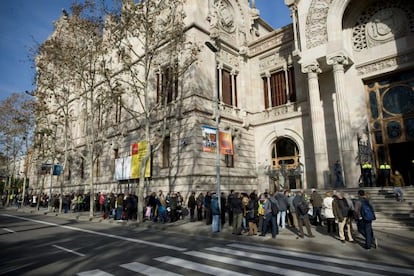 Cues al Palau de Justícia de Barcelona.