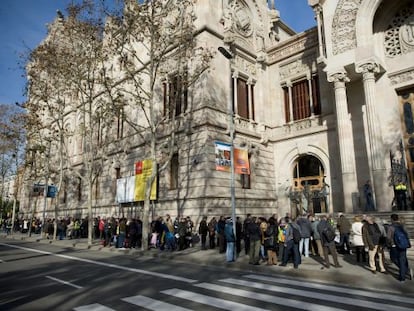 Cues al Palau de Justícia de Barcelona.