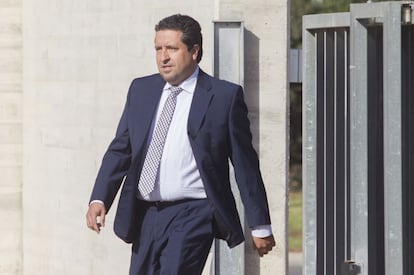 El presidente de la Diputación y del PP de Castellón, Javier Moliner, a su llegada a la Ciudad de la Justicia.
