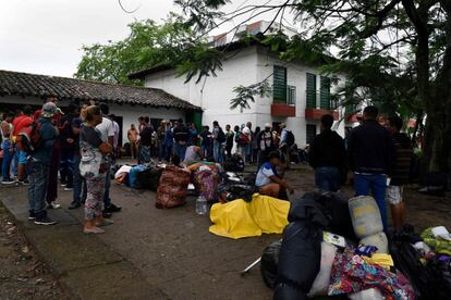 El pasado abril, el comisario europeo de Ayuda Humanitaria, Christos Stylianides, anunció una ayuda de 31 millones de euros para paliar los efectos de la huida de miles de venezolanos hacia Colombia y advirtió de que "Venezuela va camino de provocar una crisis regional".