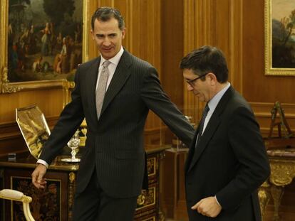 El Rey con el preisdente de la Cortes, Patxi L&oacute;pez, en una audiencia.