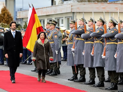 La ministra de Defensa, Margarita Robles, visitaba el lunes al contingente español en Eslovaquia.