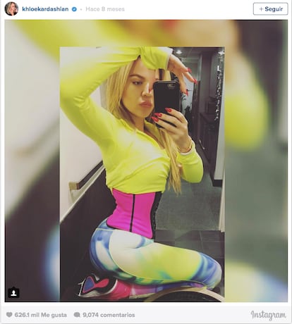 En la foto, Khloe Kardashian luciendo en el gimnasio su waist training.