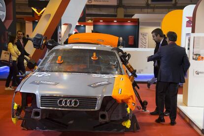 Un coche desmontado en un expositor de la última edición de la feria. 