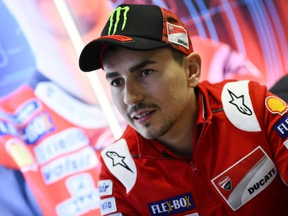 Jorge Lorenzo, durante la entrevista, en el circuito de Misano.