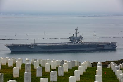 El portaaviones Abraham Lincoln regresa a su base en San Diego (EE UU)