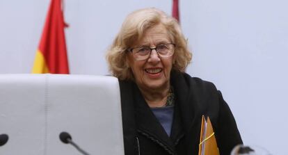 La alcaldesa de Madrid, Manuela Carmena, en el pleno del Ayuntamiento.