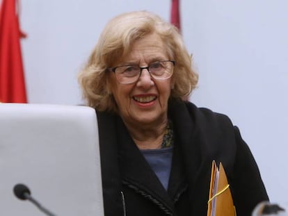 La alcaldesa de Madrid, Manuela Carmena, en el pleno del Ayuntamiento.