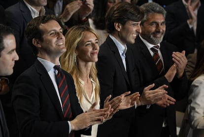 El presidente del PP, Pablo Casado (i), junto a los cabeza de lista del partido Cayetana Álvarez de Toledo, Pablo Montesinos y el independiente Juan José Cortés.