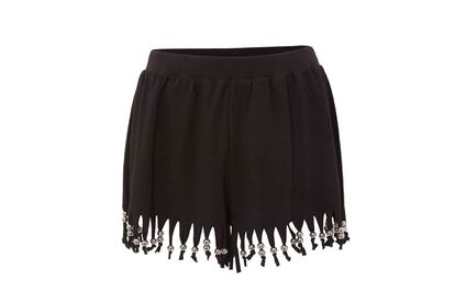 Shorts negros con flecos rematados, de Asos (26,50 euros).